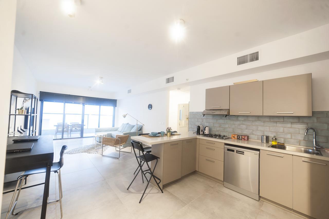 Luxury 2 Bedrooms Rothschild + Balcony Apartment *