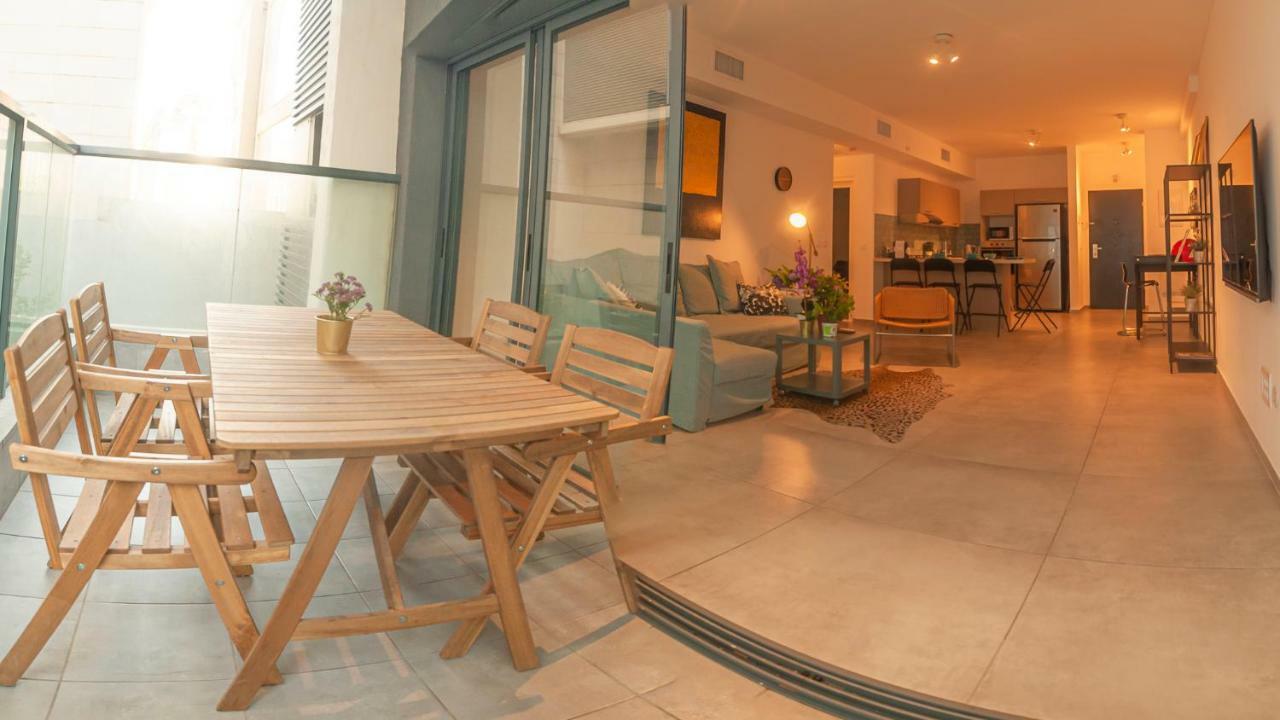 Căn hộ Luxury 2 Bedrooms Rothschild + Balcony